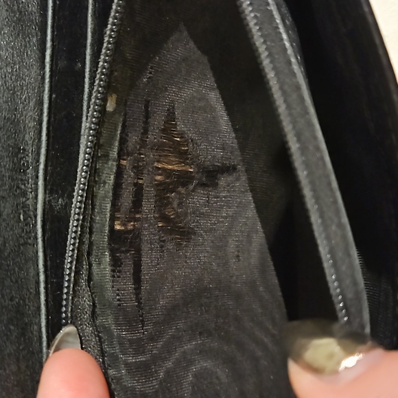 YSL Logo Patent Leather Bifold Snap Wallet w/Dustbag - Picture 11 of 14